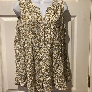 Ladies June and Delancey Floral Sleeveless Button Front Top